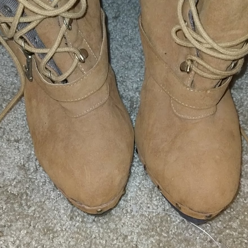 Boots - Picture 3 of 4